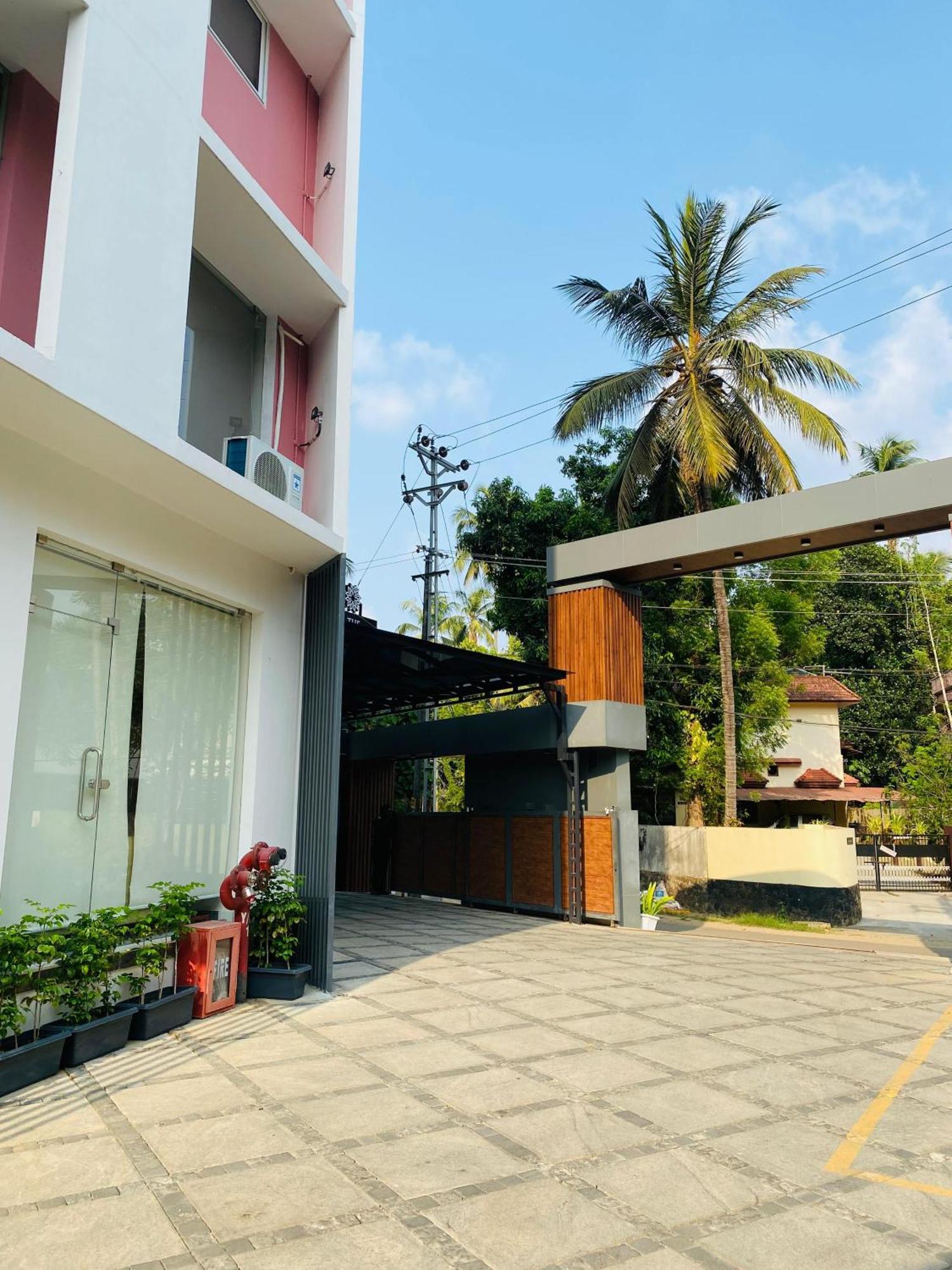 The Habitat Suites Guruvayur Exterior photo